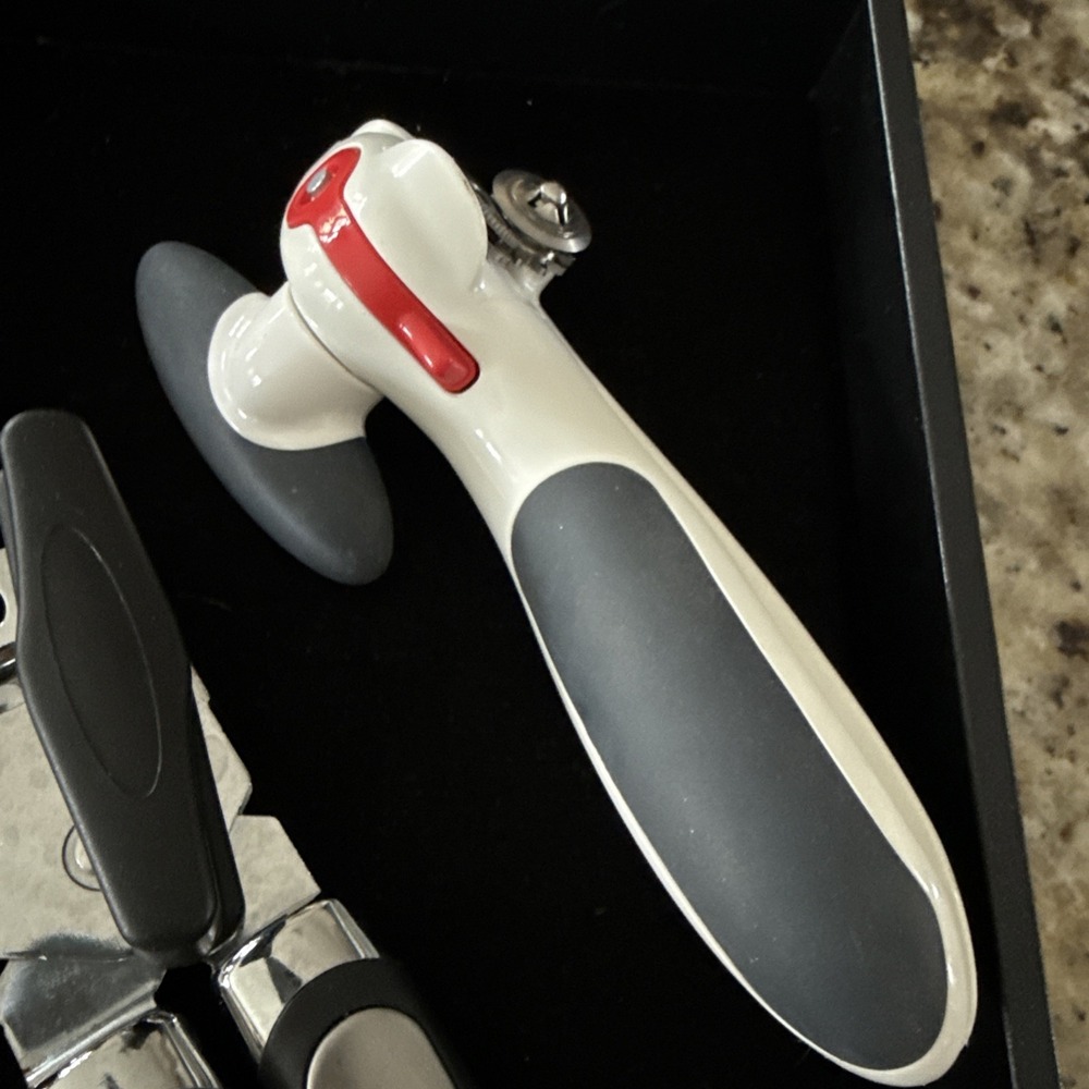Zyliss Safe Edge Manual‎ Can Opener and standard can opener garlic press 5195